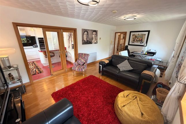 Flat 10, Hillside Court, 2, Hill Side, Greater Manchester photo 2
