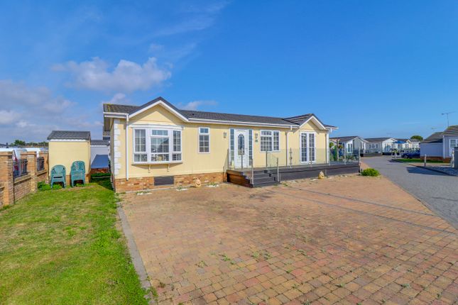 Mobile/park home for sale in Kings, Kingsmere Close, Canvey Island