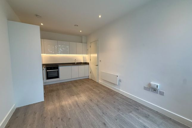 17 Berkshire Court, Bracknell photo 2