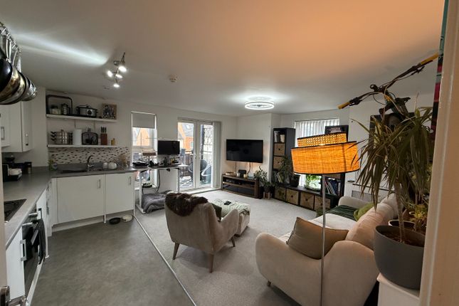 31 Tilling Green, Dunstable, Bedfordshire photo 2