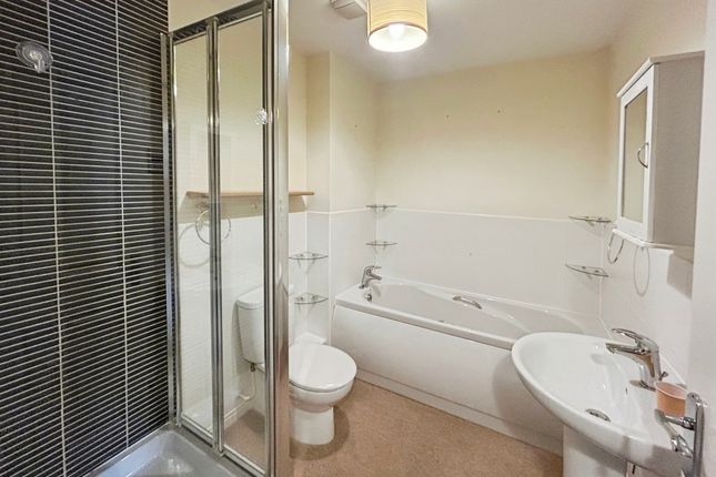 12, King Harolds View, Caldicot photo 4
