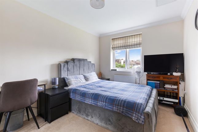 Flat for sale in Cheam Road, Ewell, Epsom