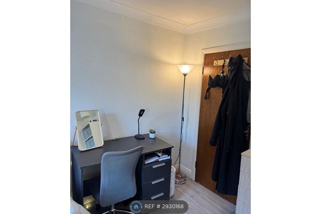Flat B, Bayham Street, London photo 5