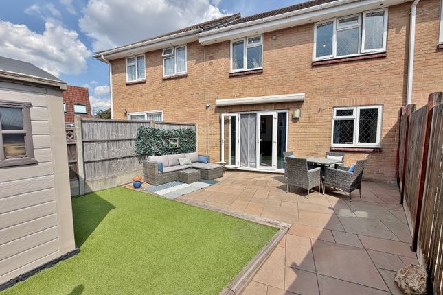 19, Eagle Close, Fareham photo 2