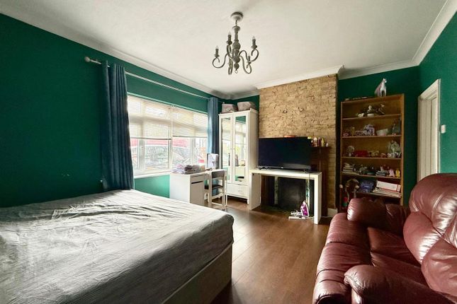 33, Commercial Road, Westcliff-On-Sea photo 2