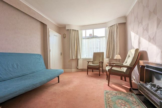 66 Wyken Grange Road/ Flat Downstairs, Coventry photo 4