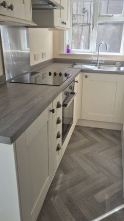 Studio flat on 1, Tunbridge Wells, £850/mo