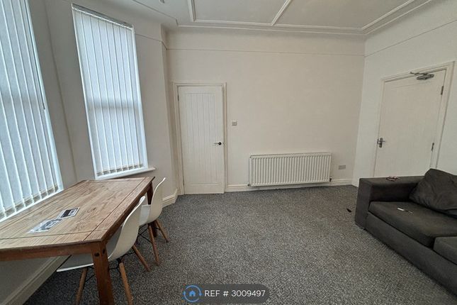 Flat, Warbreck Moor, Liverpool photo 4