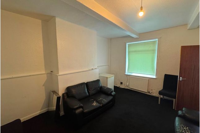 5, Pollard Street, Huddersfield photo 2