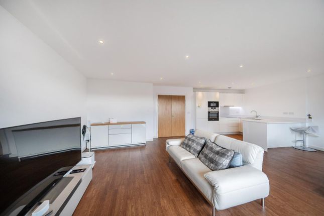64, Royal Court, Stanmore photo 4