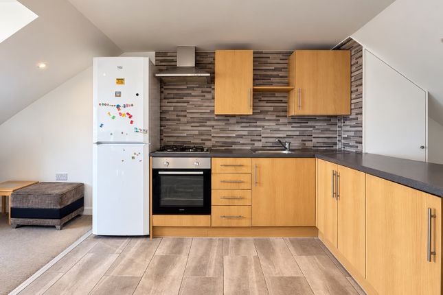 Flat 3, 61, Vicarage Farm Road, Hounslow photo 3