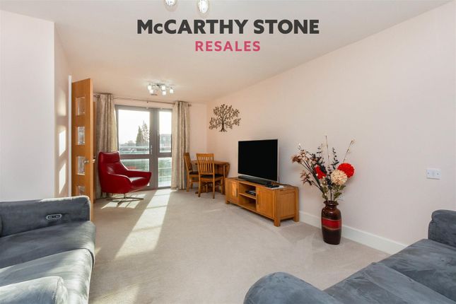 1-bed flat on 33 Kings Place, Fleet Road, Fleet, £158,000