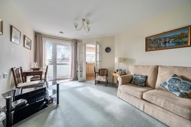 Flat 39 Benedict Court,, Western Avenue, Newbury photo 4