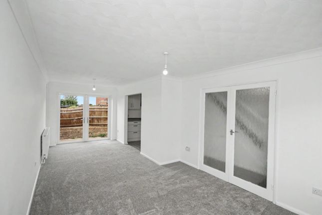 2, Clare Close, Northampton photo 4