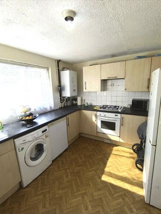 35, Travellers Way, Hounslow photo 4