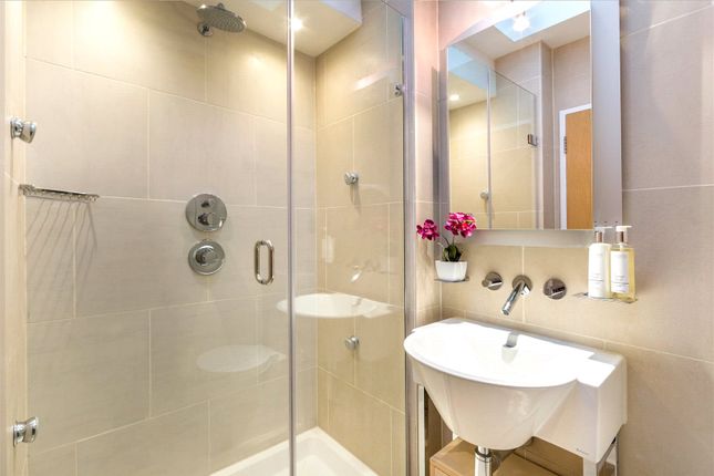 Flat for sale in Chase Court, Beaufort Gardens, Londonflat 25, 28 Chas