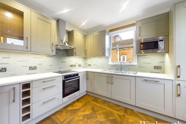 Thumbnail Flat to rent in Lawrence Road, London, UK