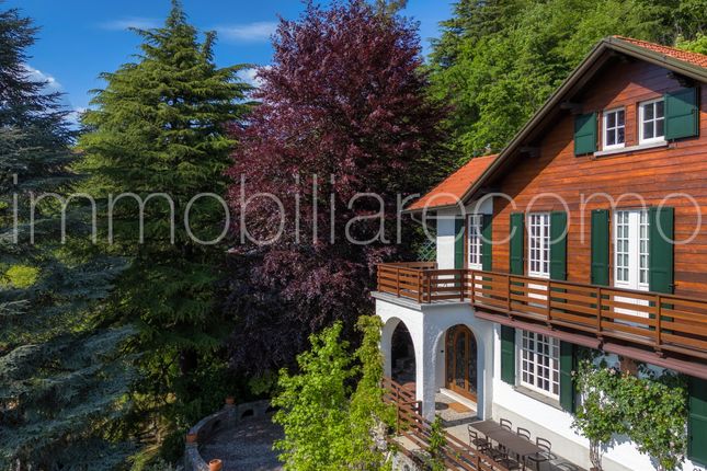 Thumbnail Villa for sale in Via Ai Piani, Brunate, Como, Lombardy, Italy