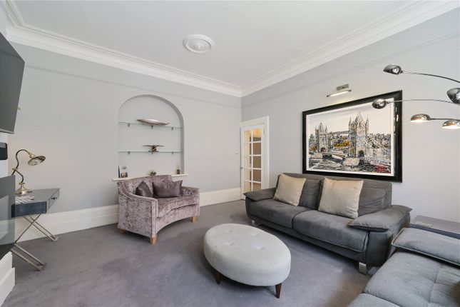 Flat 4,, Cheviot Court, London photo 2