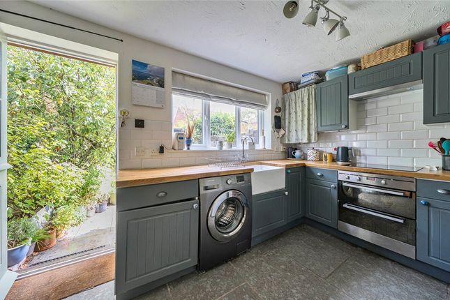 21, Neville Drive, Hampshire photo 4