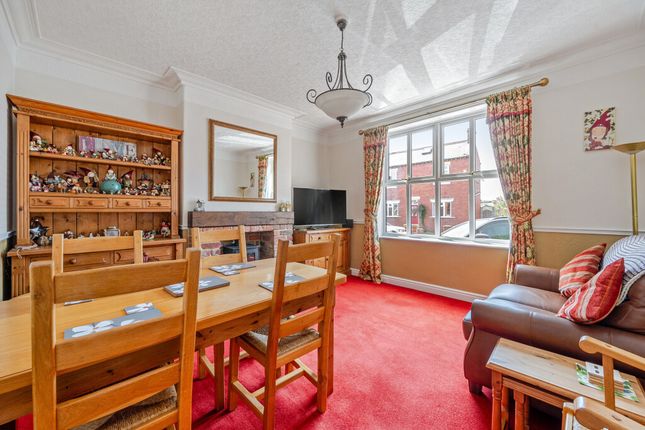 123, Wrenthorpe Road, Wakefield photo 4