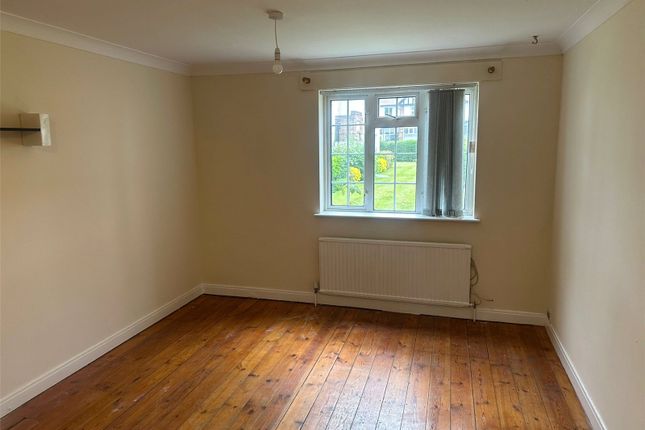 10 Buckfield Court,, Bathurst Walk, Buckinghamshire photo 3