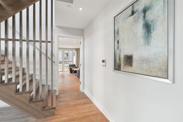 Flat 41, 50, Brent House, Wandsworth Road, London photo 3