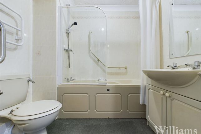 38 Florence Court Willow Road, Aylesbury photo 4