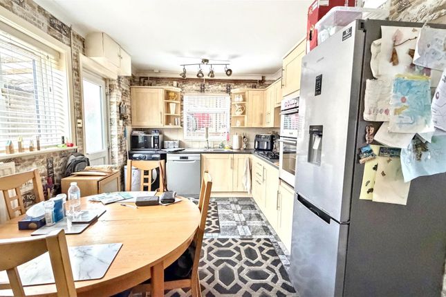 8, Livingshayes Road, Exeter photo 4