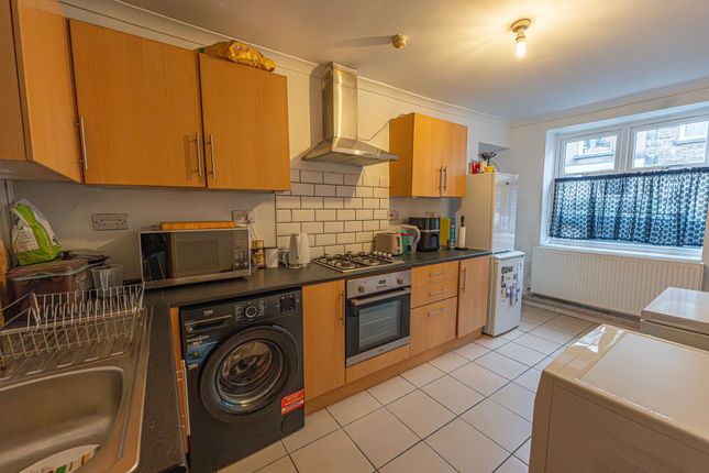 16 Commercial Street, Bridgend photo 2