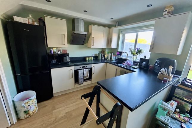 199, Crawford Close, Swindon photo 3