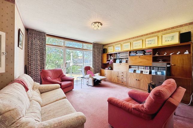 14 Alders Close, Edgware photo 2