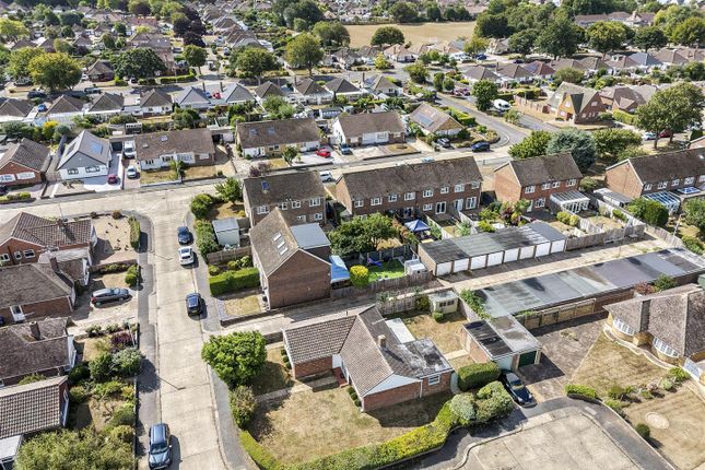 4, Eastergate Close, Worthing photo 2