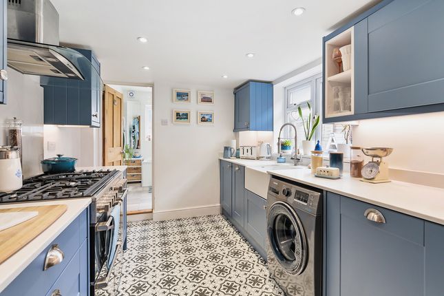 43, Spinney Hill, Addlestone photo 3