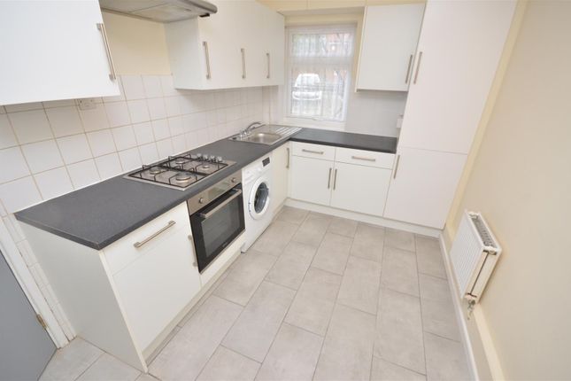 Flat to rent in Thornhill Road, Luton