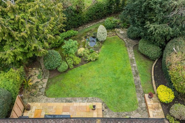 23 Oaks Way, Surbiton photo 2