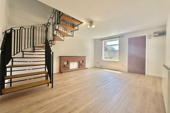 5, Lynn Close, West End photo 3