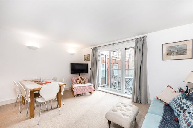 70, Drapers Court, London photo 2