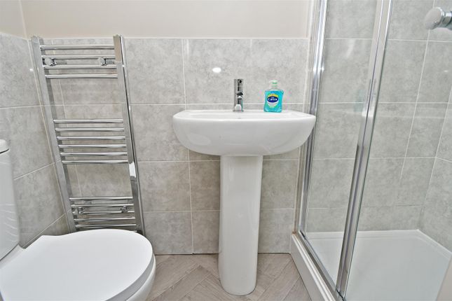 Room 1, 71, Coal Clough Lane, Burnley photo 3