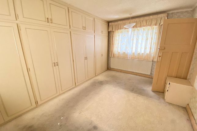 18, Dunstall Avenue, Leicester photo 3