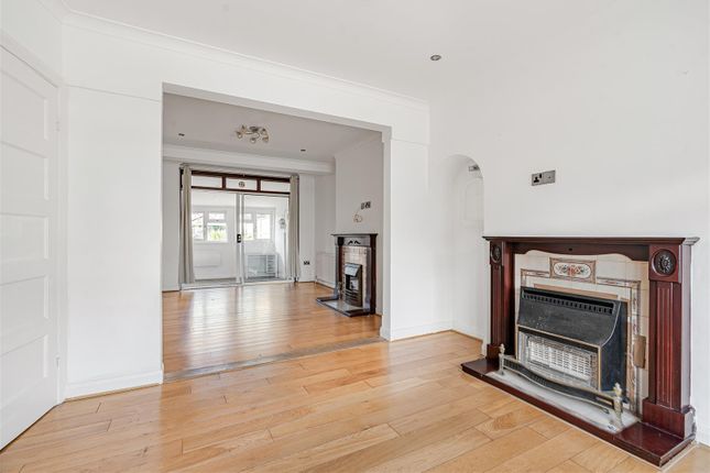 121, Cardinal Avenue, Kingston Upon Thames photo 4