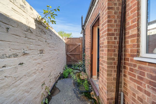 14 King Street, Newton-Le-Willows photo 4