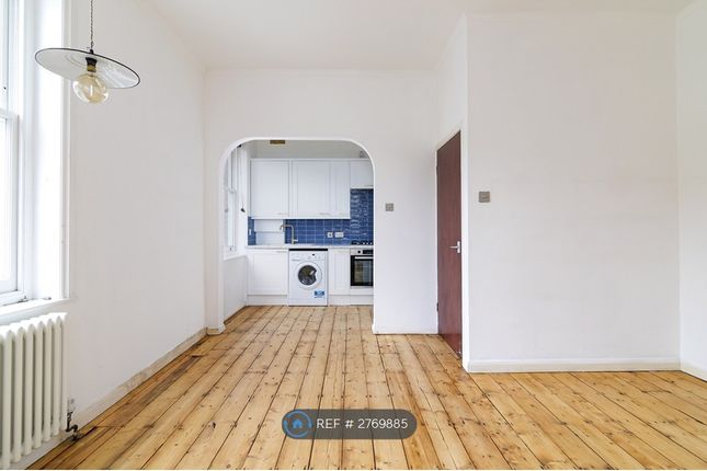 Flat, Alexandra Grove, London photo 2