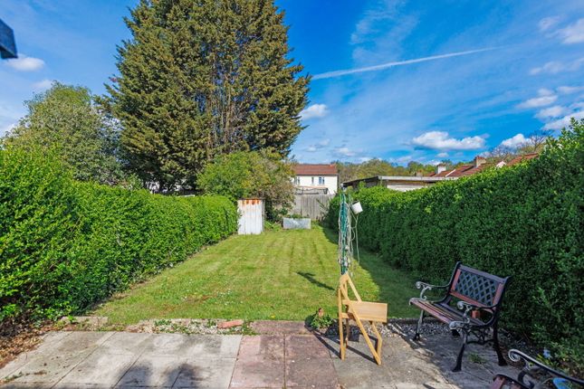 33, Woodbridge Avenue, Leatherhead photo 2