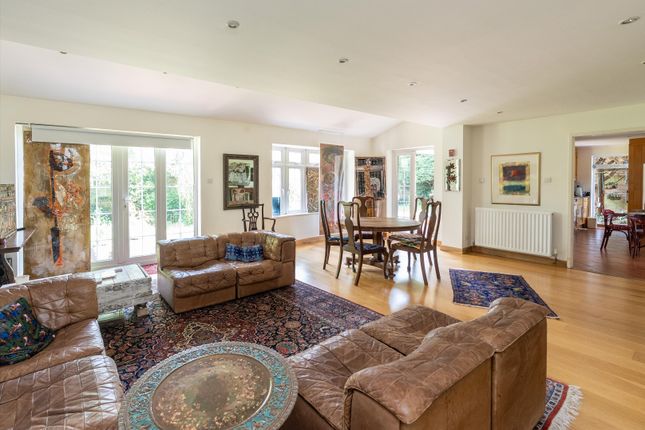 9, Peregrine Way, London photo 2