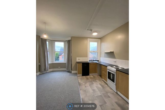 Flat, Wendover Road, Urmston, Manchester photo 4