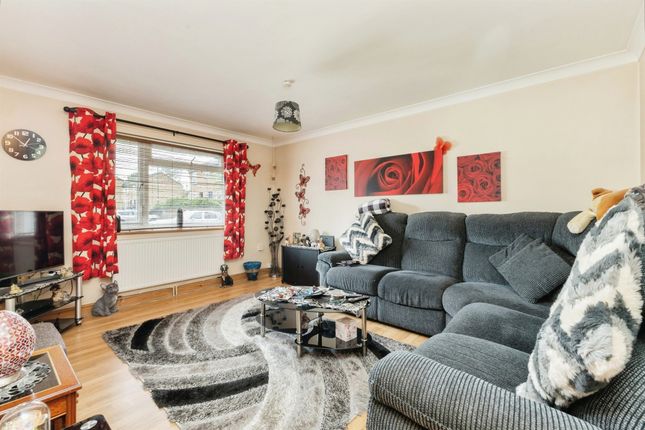 Flat for sale in Lusher Rise, Norwich