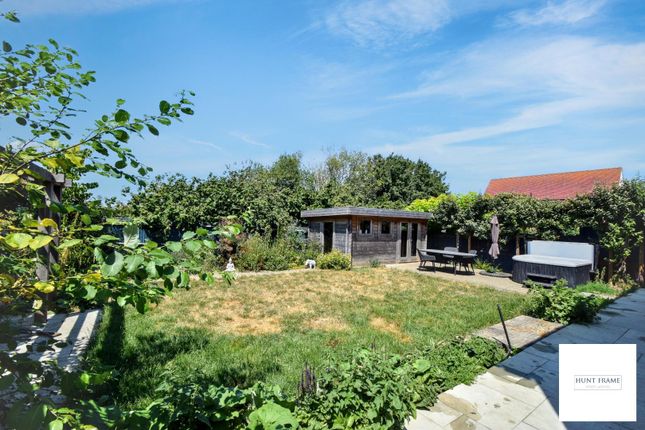 54, Dutchells Way, Eastbourne photo 4