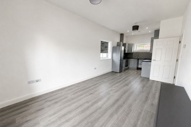 97B  Flat 3, Rochford Road, Southend-On-Sea photo 2