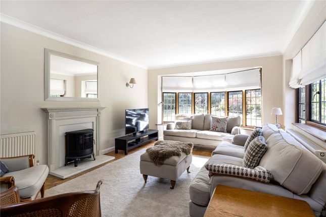 13, Warren Road, Surrey photo 2